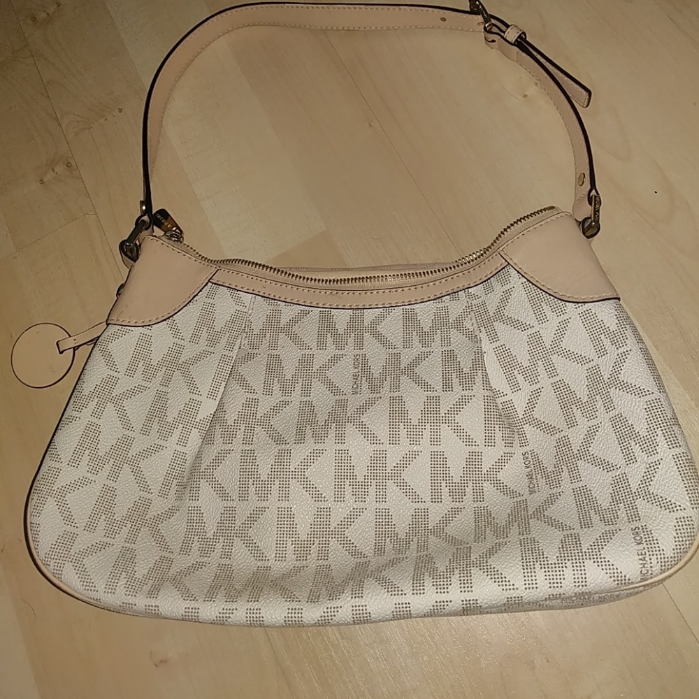 - Michael Kors purse - Picture 3 of 8